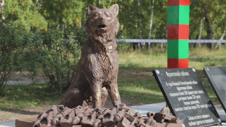 Памятник псу Донбассу установили в посёлке Среднем Усольского района